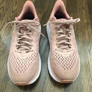 Hoka Time to Fly One One